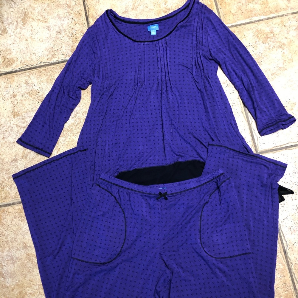 Vera Wang size medium two piece lounging pajamas